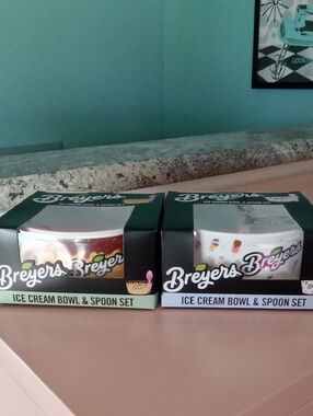Breyers Ice Cream Bowl & Spoon Set - Two Decorative Bowls  NIB